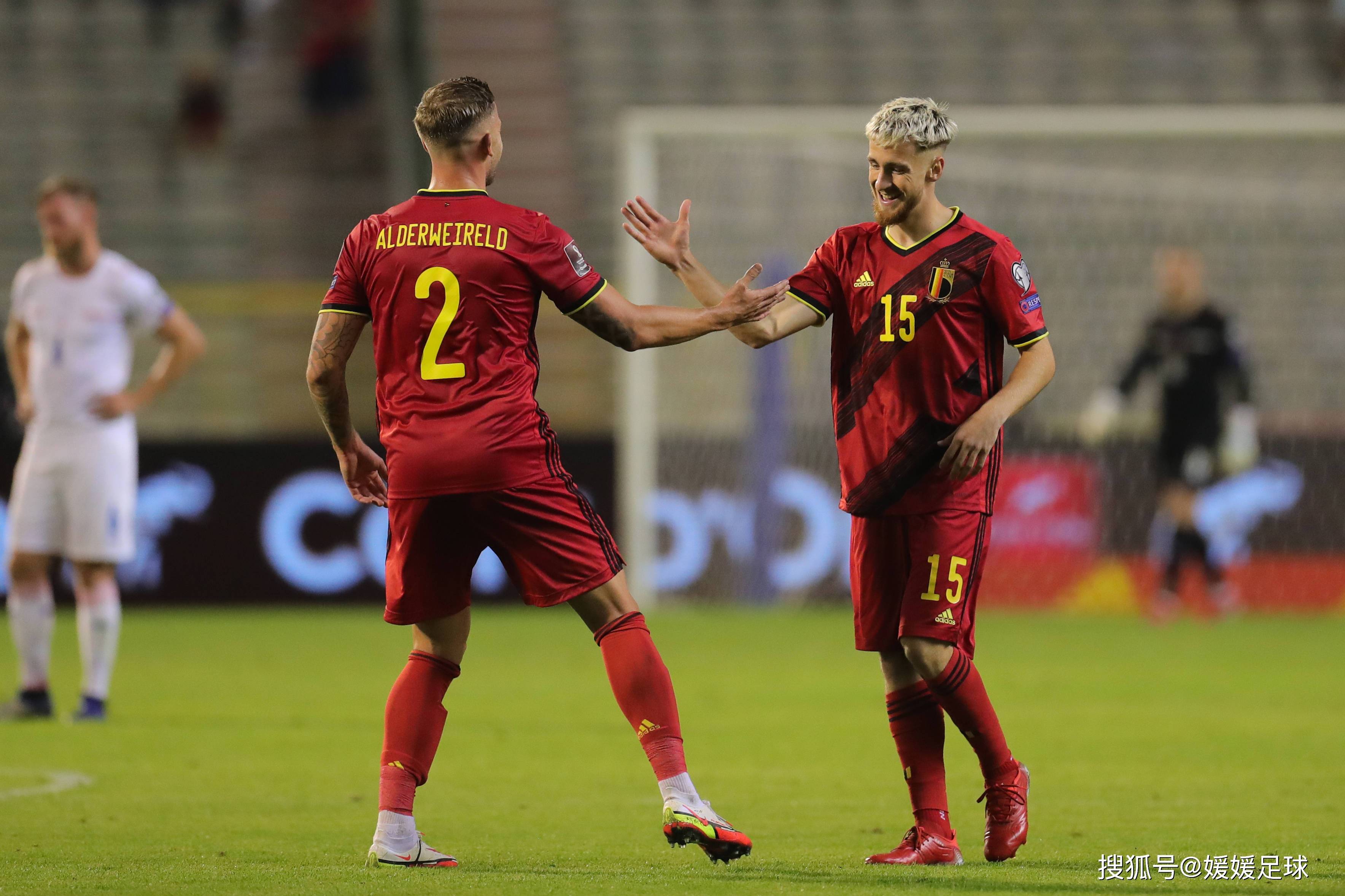 欧预赛比赛一触即发，队员拼搏斗志昂扬的简单介绍