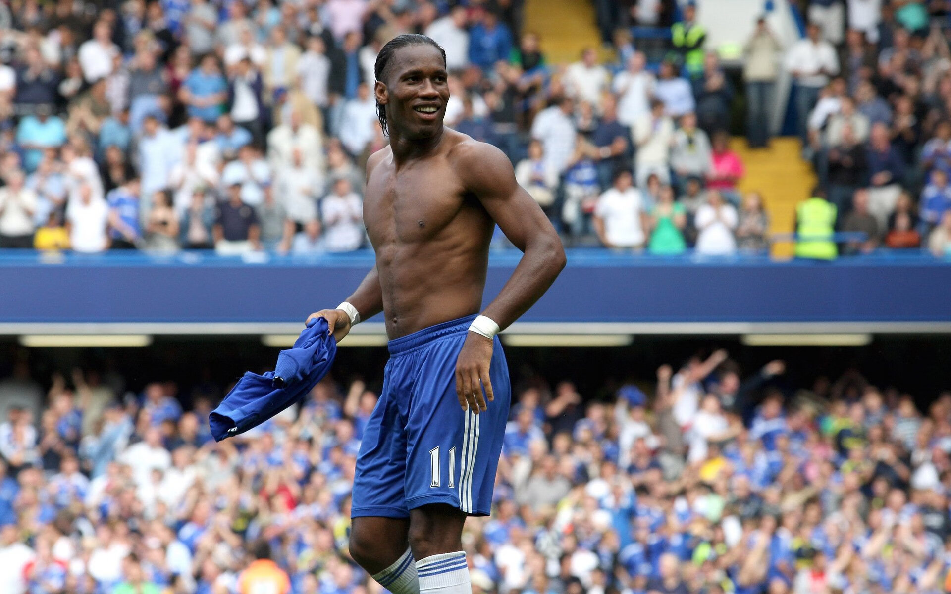 电竞赛场焦点！俄罗斯队对阵英格兰队，核心球员受伤，球队前景蒙阴影